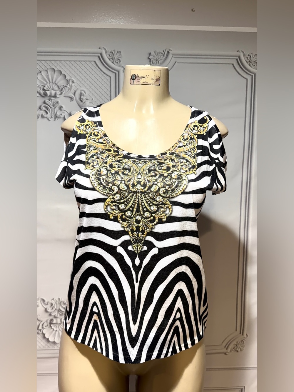Cache Black and White Top